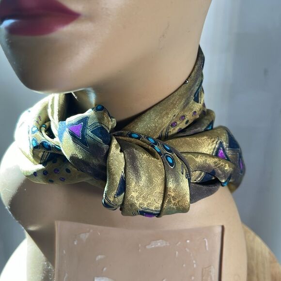 Elegant Gold and Purple Unbranded Scarf - Picture 5 of 8